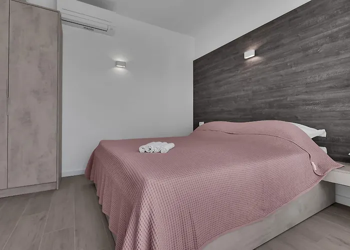 Beachfront Srzic Apartamento *