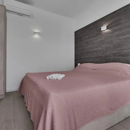 Beachfront Srzic Apartament *
